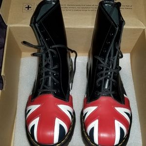 Doc Martin Union Jack 8 hole boots M10 W11 UK9